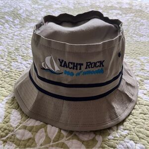 NWOT Yacht rock bucket hat